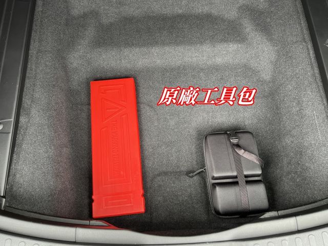 極品A級認證車 頂級S版 全景天窗 雙電動座椅 影音導航 里程保證僅35500公里 全車100%原鈑件  第15張相片