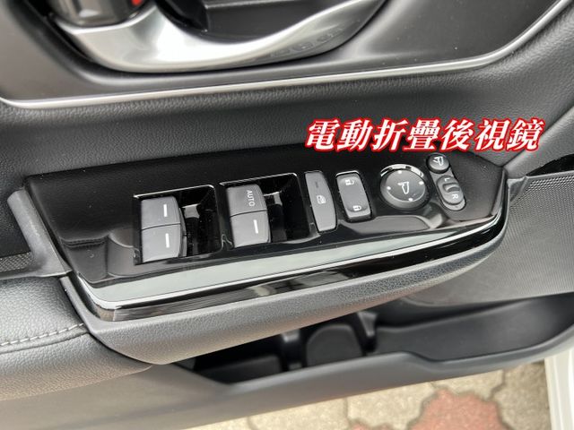 極品A級認證車 頂級S版 全景天窗 雙電動座椅 影音導航 里程保證僅35500公里 全車100%原鈑件  第17張相片