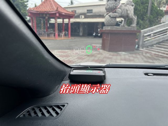 極品A級認證車 行車紀錄器 抬頭顯示器 里程保證僅25618公里 全車100%原版件  第18張相片