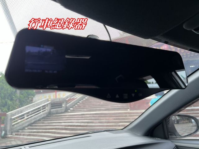 極品A級認證車 行車紀錄器 抬頭顯示器 里程保證僅25618公里 全車100%原版件  第19張相片
