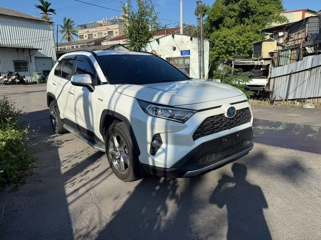 TOYOTA豐田 RAV4  第3張相片