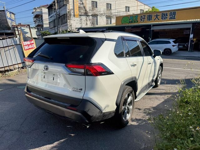 TOYOTA豐田 RAV4  第6張相片