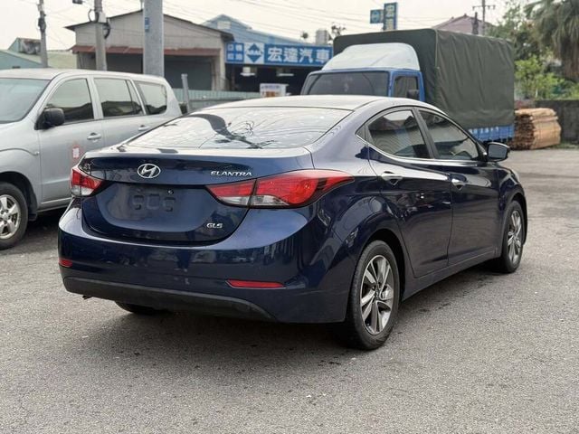 HYUNDAI現代 ELANTRA  第3張相片