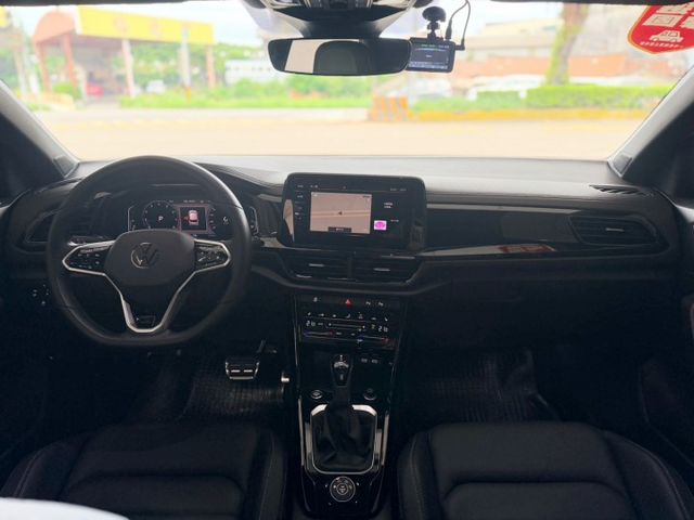 ❱❱❱稀有極品釋出僅跑六千多✅一手車✅原鈑件✅有選配套件黑化✅黑化車頂✅空力套件✅天窗✅雙前跑車座椅✅雙前座電動電熱椅  第3張相片