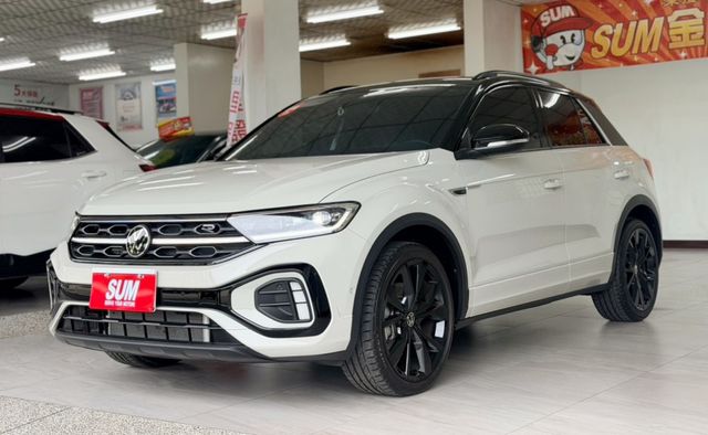 ❱❱❱稀有極品釋出僅跑六千多✅一手車✅原鈑件✅有選配套件黑化✅黑化車頂✅空力套件✅天窗✅雙前跑車座椅✅雙前座電動電熱椅  第13張相片