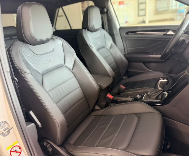 ❱❱❱稀有極品釋出僅跑六千多✅一手車✅原鈑件✅有選配套件黑化✅黑化車頂✅空力套件✅天窗✅雙前跑車座椅✅雙前座電動電熱椅  第15張相片