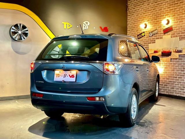 MITSUBISHI三菱 OUTLANDER  第2張相片