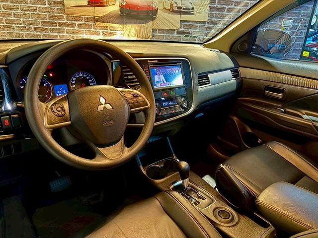 MITSUBISHI三菱 OUTLANDER  第8張相片