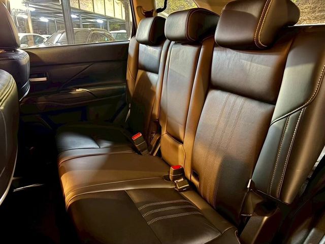MITSUBISHI三菱 OUTLANDER  第10張相片