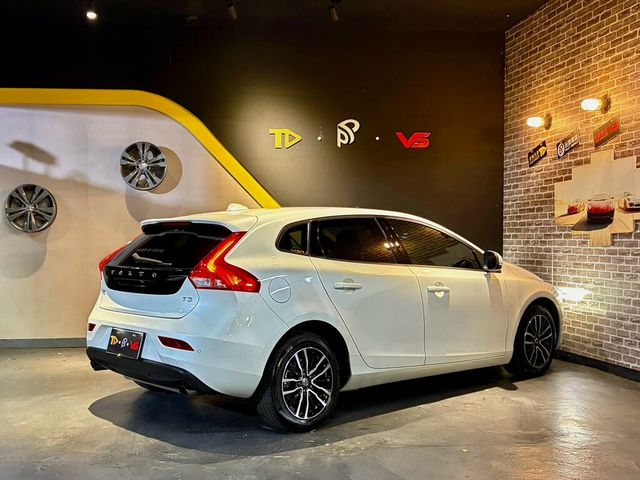 VOLVO富豪 V40  第2張相片
