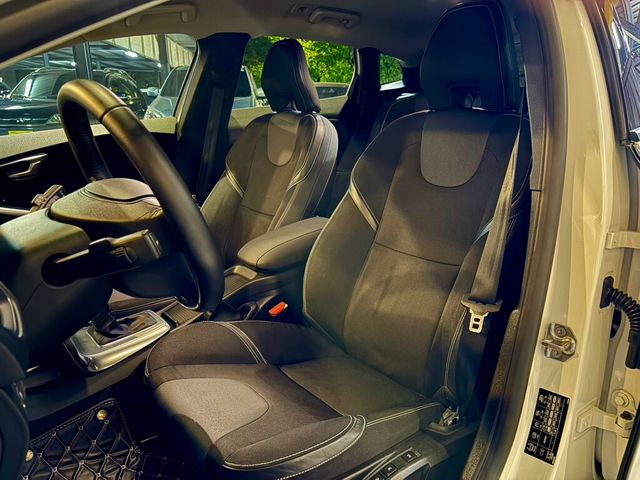 VOLVO富豪 V40  第10張相片