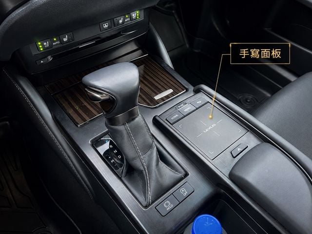 LEXUS凌志 ES200  第19張相片