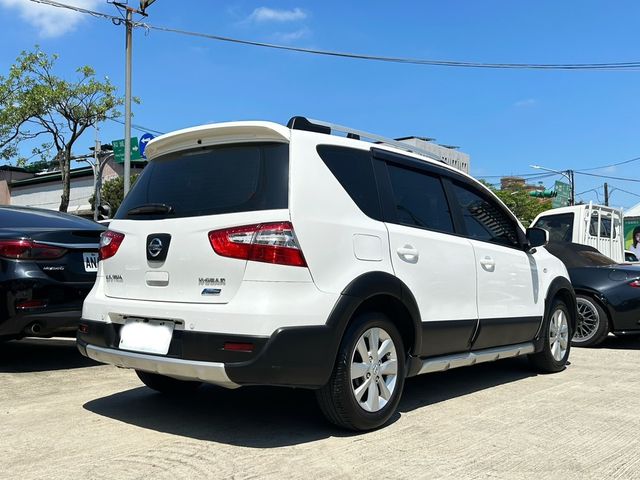 NISSAN日產 LIVINA  第2張相片