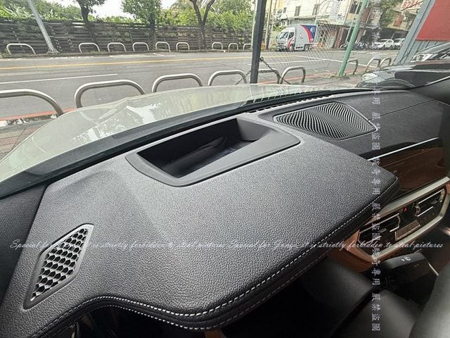 2020年款 M340I 要馬力有 要帥氣有 加選雙色內裝 配備全滿 有4傳 車況極美  第8張相片