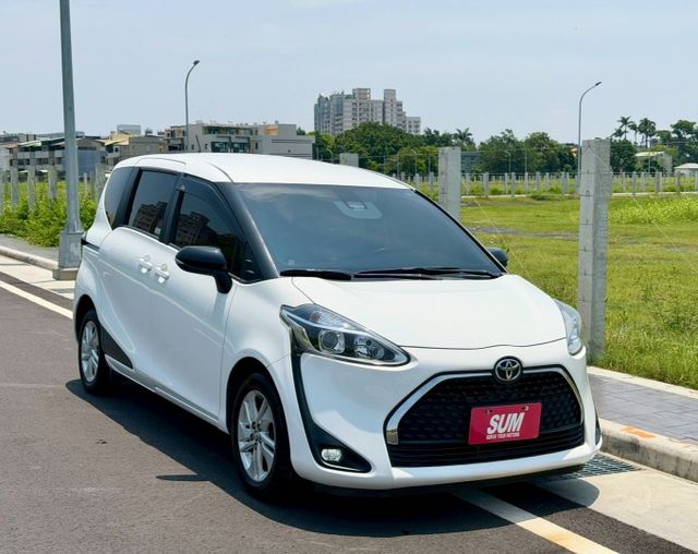 2022 Toyota Sienta 5人座豪華＋ 免鑰匙啟動 方向盤快控鍵 定速巡航 恆溫  第1張相片