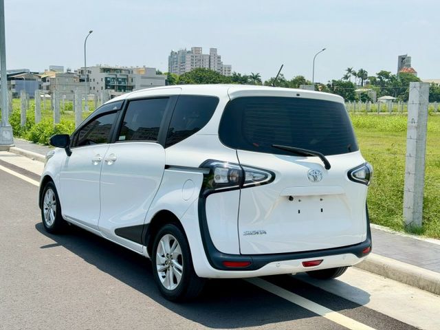 2022 Toyota Sienta 5人座豪華＋ 免鑰匙啟動 方向盤快控鍵 定速巡航 恆溫  第2張相片