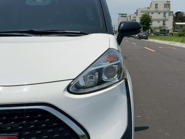 2022 Toyota Sienta 5人座豪華＋ 免鑰匙啟動 方向盤快控鍵 定速巡航 恆溫  第3張相片