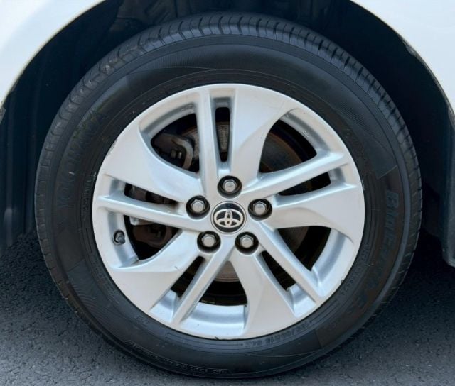 2022 Toyota Sienta 5人座豪華＋ 免鑰匙啟動 方向盤快控鍵 定速巡航 恆溫  第16張相片