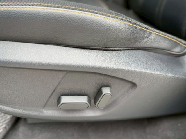 里程保證、原版件、免鑰匙系統、電動座椅、車側踏板、恆溫系統、多功能影音主機、倒車影像、定速系統、LED頭燈、免鑰匙啟動車  第10張相片