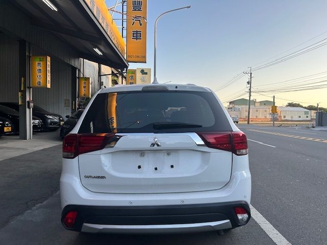 MITSUBISHI三菱 OUTLANDER  第4張相片