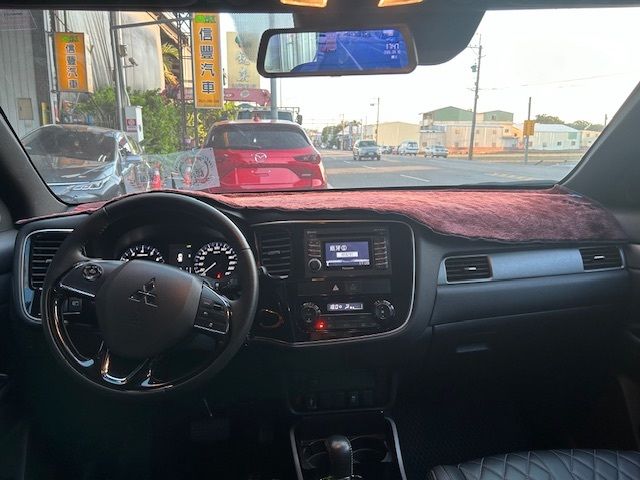 MITSUBISHI三菱 OUTLANDER  第11張相片