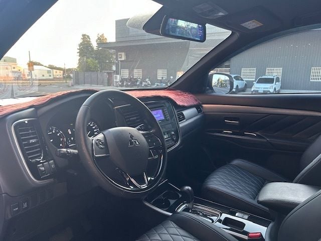 MITSUBISHI三菱 OUTLANDER  第12張相片