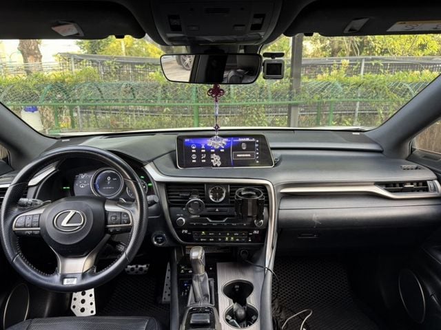 RX450H、F-SPORT版本、冷熱通風椅、全景天窗、抬頭顯示、電尾門、ACC跟車、360環景、電動椅  第4張相片