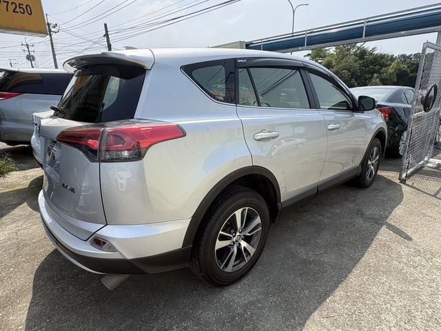 TOYOTA豐田 RAV4  第3張相片