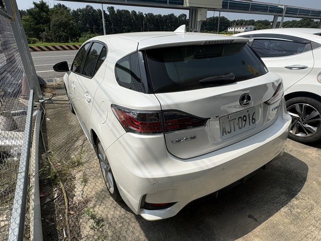 LEXUS凌志 CT200H  第5張相片