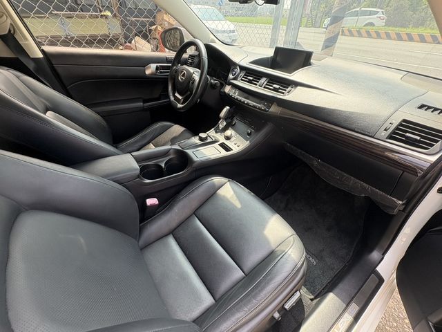 LEXUS凌志 CT200H  第6張相片