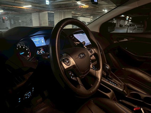 Focus 4D 1.6汽油運動型 安卓機/恆溫空調/定速巡航/倒車雷達 原版件 定期保養  第8張相片