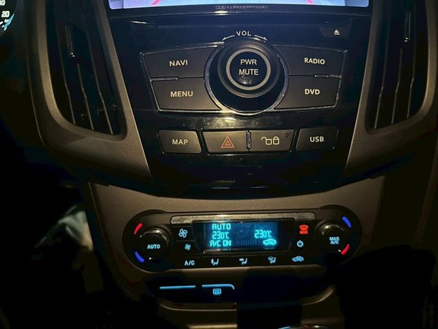 Focus 4D 1.6汽油運動型 安卓機/恆溫空調/定速巡航/倒車雷達 原版件 定期保養  第16張相片