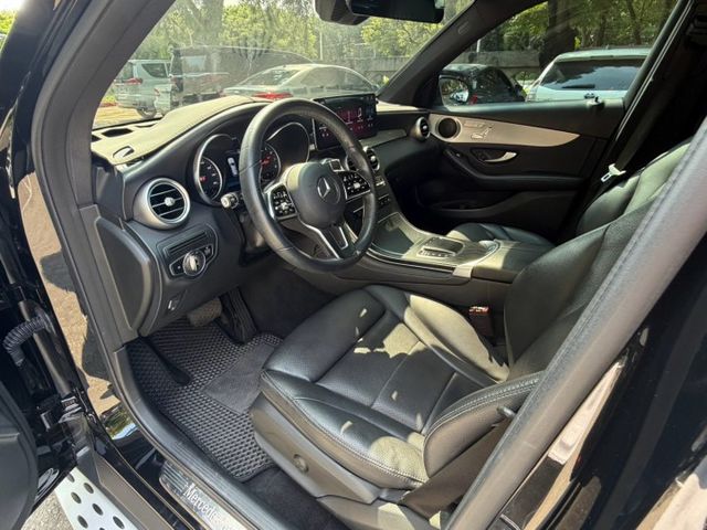 GLC300 SUV 多光束頭燈/HUD抬顯/盲點偵測/電尾門/安卓機/氣氛燈/環景原版件 定期保養  第6張相片