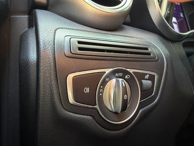 GLC300 SUV 多光束頭燈/HUD抬顯/盲點偵測/電尾門/安卓機/氣氛燈/環景原版件 定期保養  第11張相片