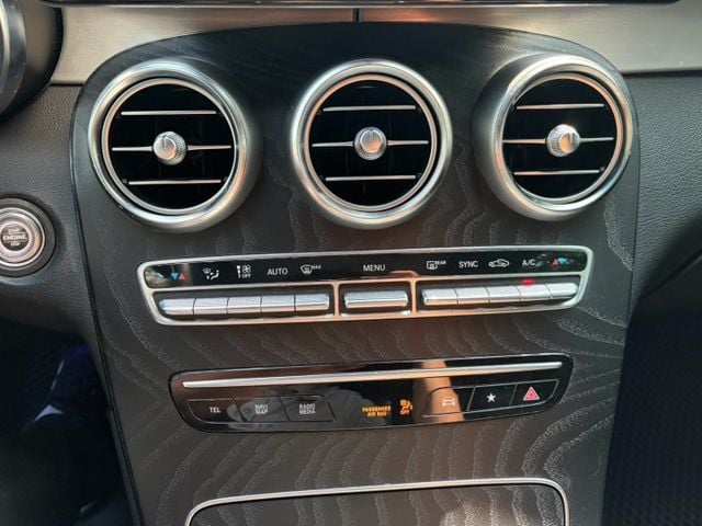 GLC300 SUV 多光束頭燈/HUD抬顯/盲點偵測/電尾門/安卓機/氣氛燈/環景原版件 定期保養  第16張相片