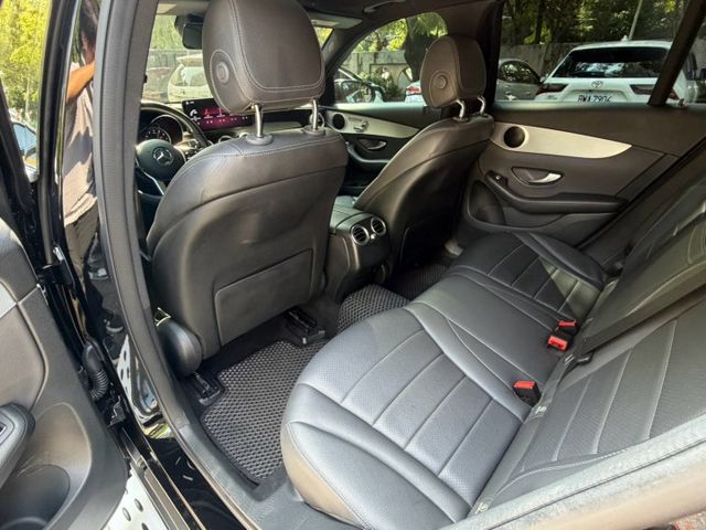 GLC300 SUV 多光束頭燈/HUD抬顯/盲點偵測/電尾門/安卓機/氣氛燈/環景原版件 定期保養  第18張相片