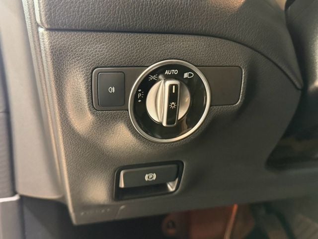 CLA200 SB 小改款 電動椅/安卓機/渦輪出風口/電尾門/氣氛燈/LED頭燈/Carplay 原版件 定期保養  第10張相片