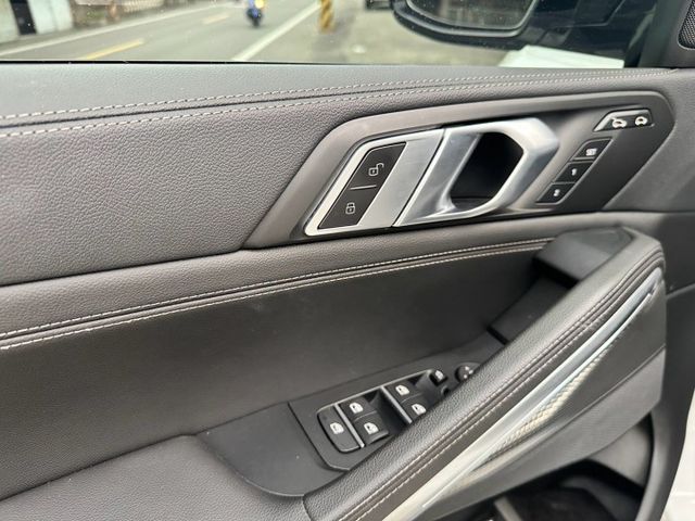 X6 40i M-Sport 5AU跟車/HUD抬顯/電尾門/全景天窗/六角儀表/環景影像 原版件 定期保養  第9張相片