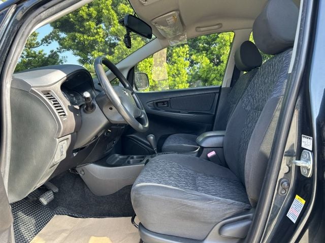 ✅Innova ✅2.0J自排 ✅雙前座安全氣囊 ✅滿足商用車需求 ✅後座座椅翻折擴裝載空間 ✅加裝行車紀錄器 ✅可認證  第7張相片
