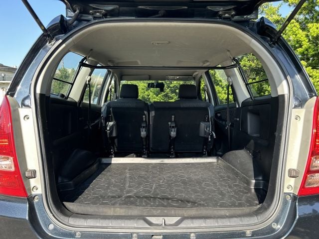 ✅Innova ✅2.0J自排 ✅雙前座安全氣囊 ✅滿足商用車需求 ✅後座座椅翻折擴裝載空間 ✅加裝行車紀錄器 ✅可認證  第18張相片