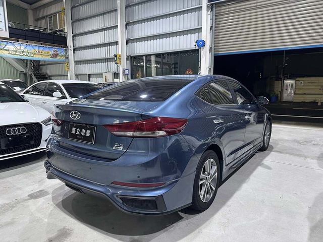 HYUNDAI現代 ELANTRA  第6張相片