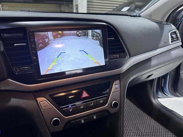 HYUNDAI現代 ELANTRA  第9張相片