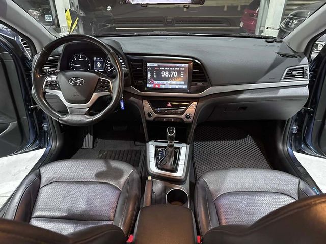 HYUNDAI現代 ELANTRA  第12張相片