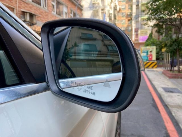 原版件 認證車  第23張相片