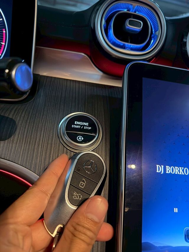 M-BENZ賓士 C300  第13張相片