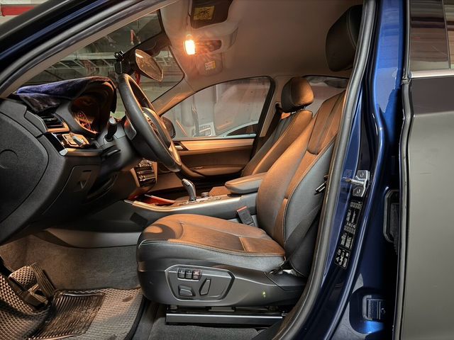 BMW寶馬 X4 XDRIVE28I  第7張相片