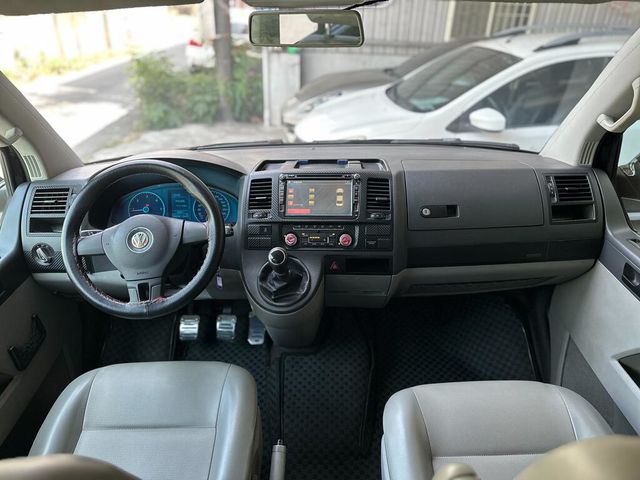 VOLKSWAGEN福斯 T5 CARAVELLE  第6張相片