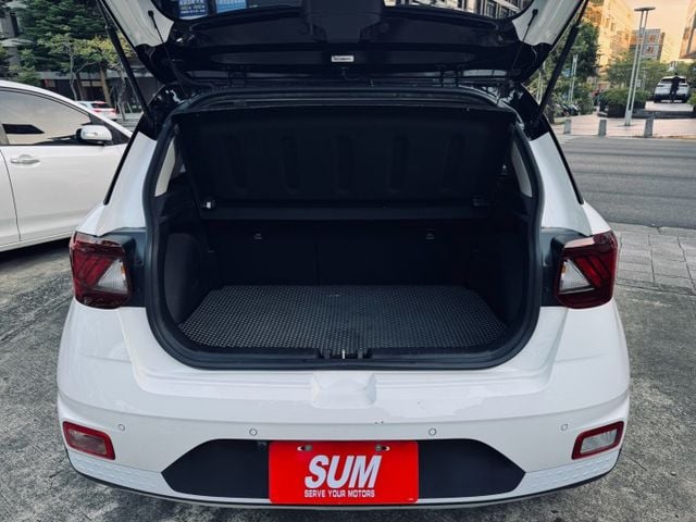 已深耕內湖22年的老店!一手車/免鑰匙/黑車頂/AppleCarPlay/衛星導航/恆溫空調  第16張相片