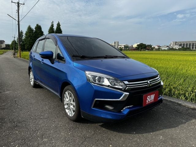 正一手車 時尚版 原版件 恆溫 電動尾門  安卓機 里程僅跑3萬9 小車大空間  第1張相片