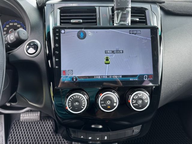 正一手車 時尚版 原版件 恆溫 電動尾門  安卓機 里程僅跑3萬9 小車大空間  第15張相片